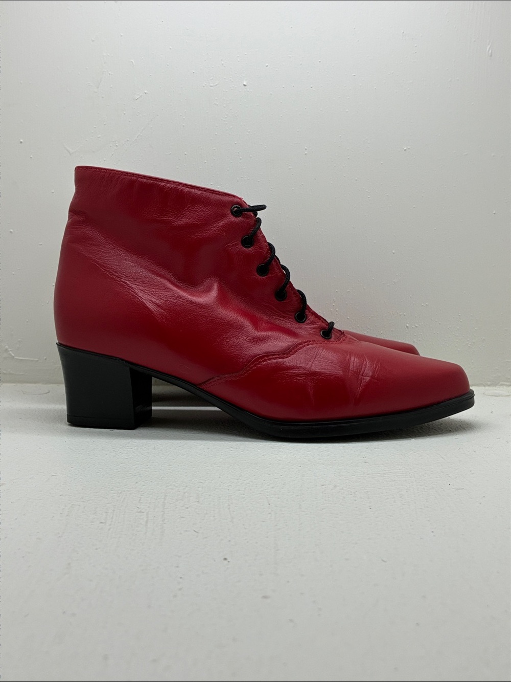 VTG Christian Franchet crimson red leather Victorian-style lace-up ankle boots